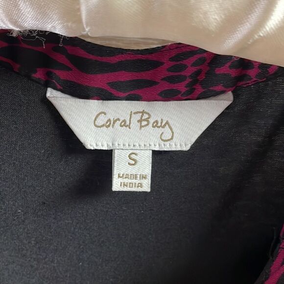 Coral Bay Ladies Vneck Pullover Blouse Top, Suze Small, Dark Red and Black - Picture 6 of 9